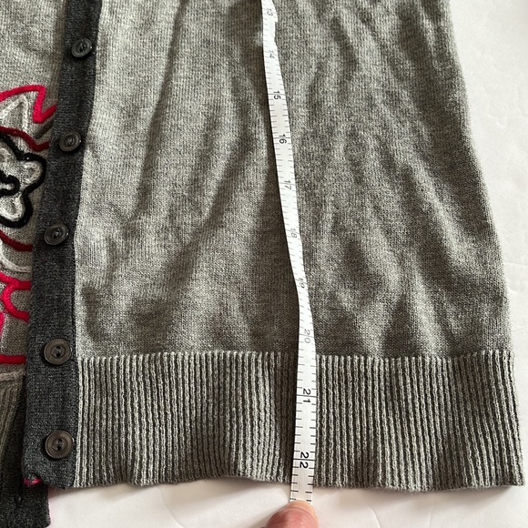 Dark grey with embroiled flowers white and fucsia. - Picture 7 of 8